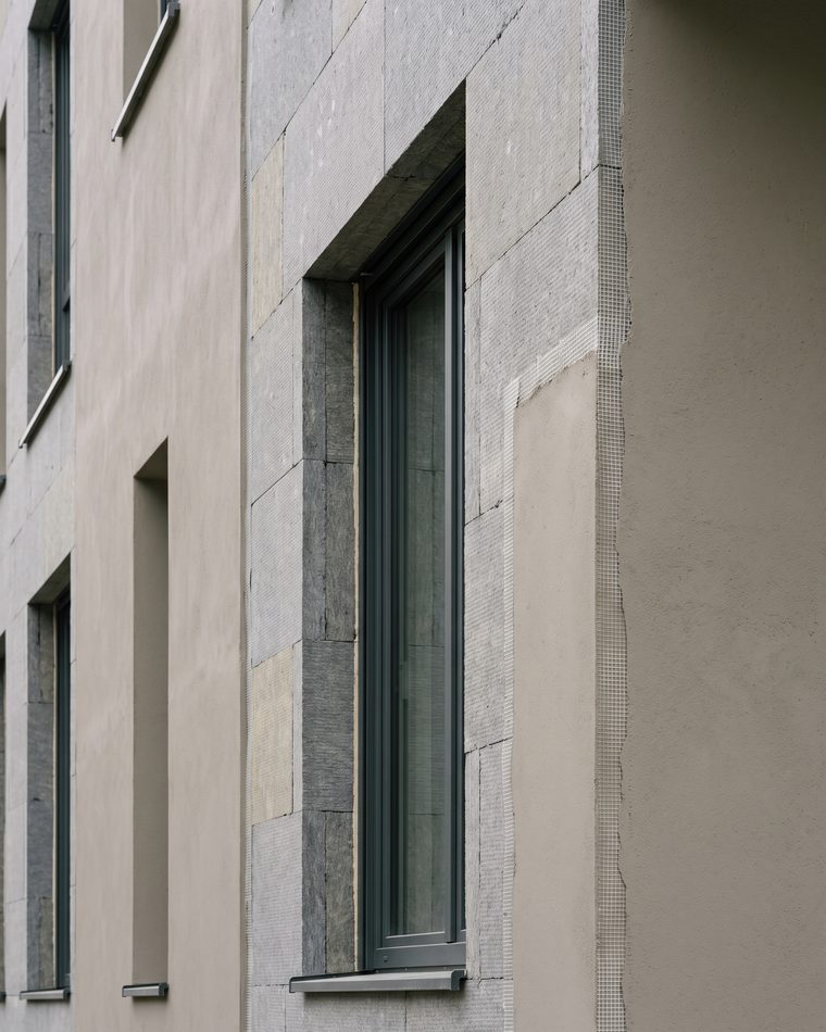 Detail eines Wärmedämm-Verbundsystems mit Fensterlaibung